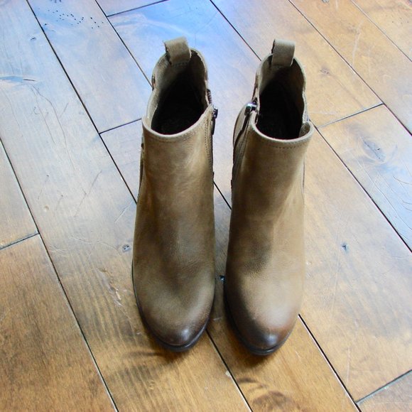 Vince Camuto Hayes Tan Brown Leather Chunky Heel Ankle Boots Booties Size 7 - Picture 6 of 14